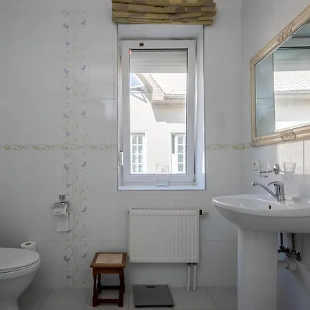 Cozy Private 4 Bedroom House Near Seaside