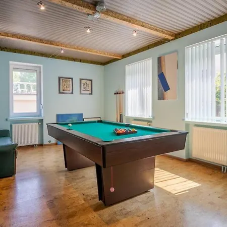 Cozy Private 4 Bedroom House Near Seaside
