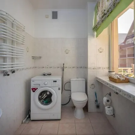 Cozy Private 4 Bedroom House Near Seaside